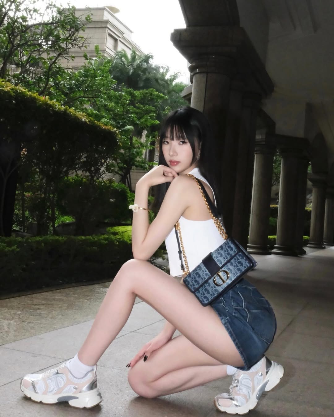 Con g&aacute;i của MC h&agrave;ng đầu showbiz l&uacute;c nhỏ bị ch&ecirc; k&eacute;m sắc, giờ lột x&aacute;c ngoạn mục khiến d&acirc;n mạng 