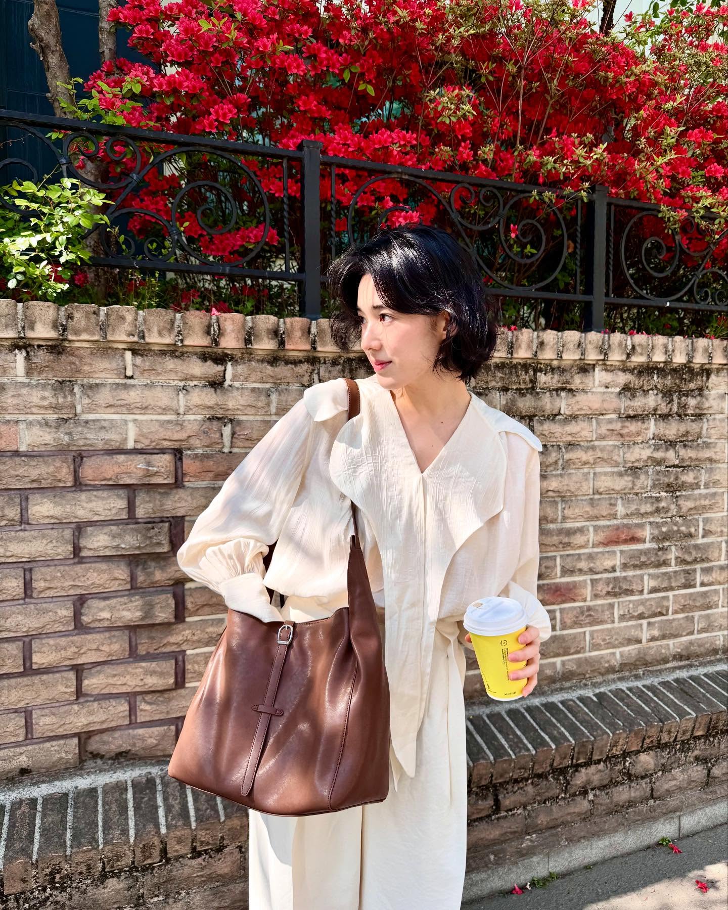 Phụ nữ tr&ecirc;n 40 tuổi n&ecirc;n mặc quần &acirc;u theo 4 c&aacute;ch, đảm bảo s&agrave;nh điệu v&agrave; tinh tế mọi l&uacute;c mọi nơi- Ảnh 1.