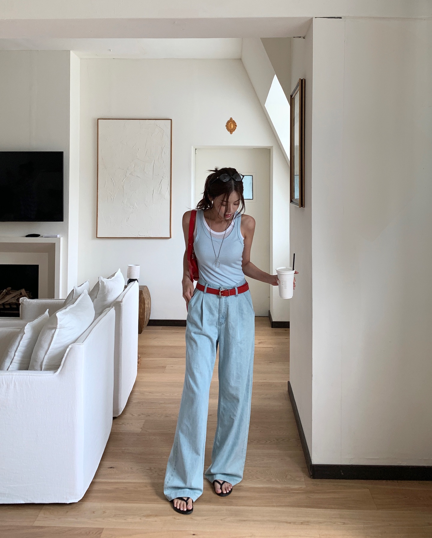 Kh&ocirc;ng g&igrave; hot hơn quần jeans ống rộng v&agrave;o m&ugrave;a h&egrave;, cứ mặc l&ecirc;n l&agrave; th&agrave;nh người s&agrave;nh điệu- Ảnh 5.