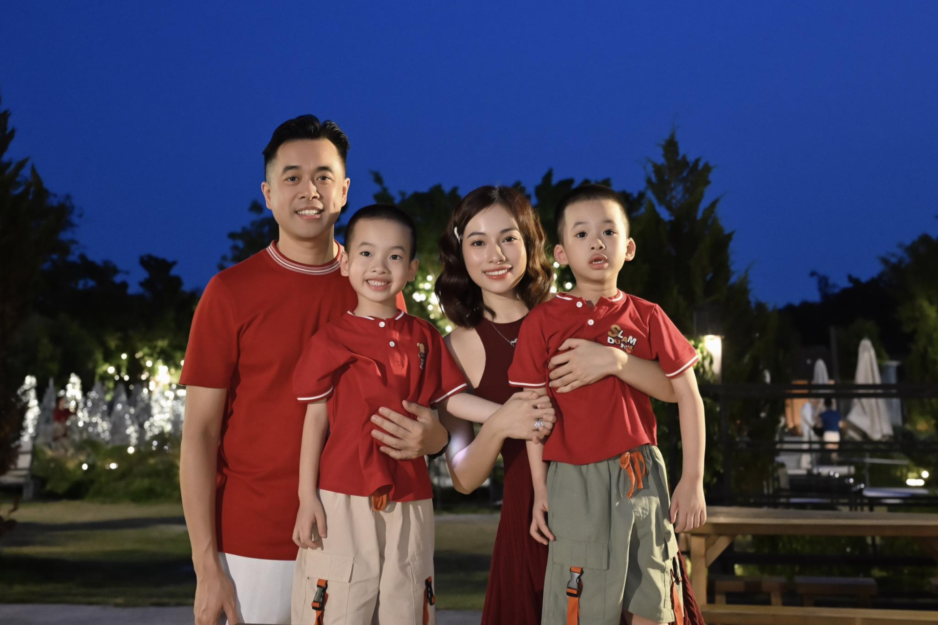 Chưa từng c&oacute; trong tiền lệ Vbiz: Một cặp đ&ocirc;i 2 lần ch&agrave;o đ&oacute;n em b&eacute; song sinh!- Ảnh 2.