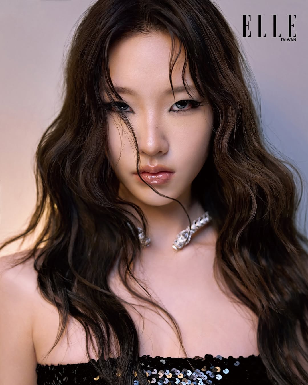 Con g&aacute;i của MC h&agrave;ng đầu showbiz l&uacute;c nhỏ bị ch&ecirc; k&eacute;m sắc, giờ lột x&aacute;c ngoạn mục khiến d&acirc;n mạng 