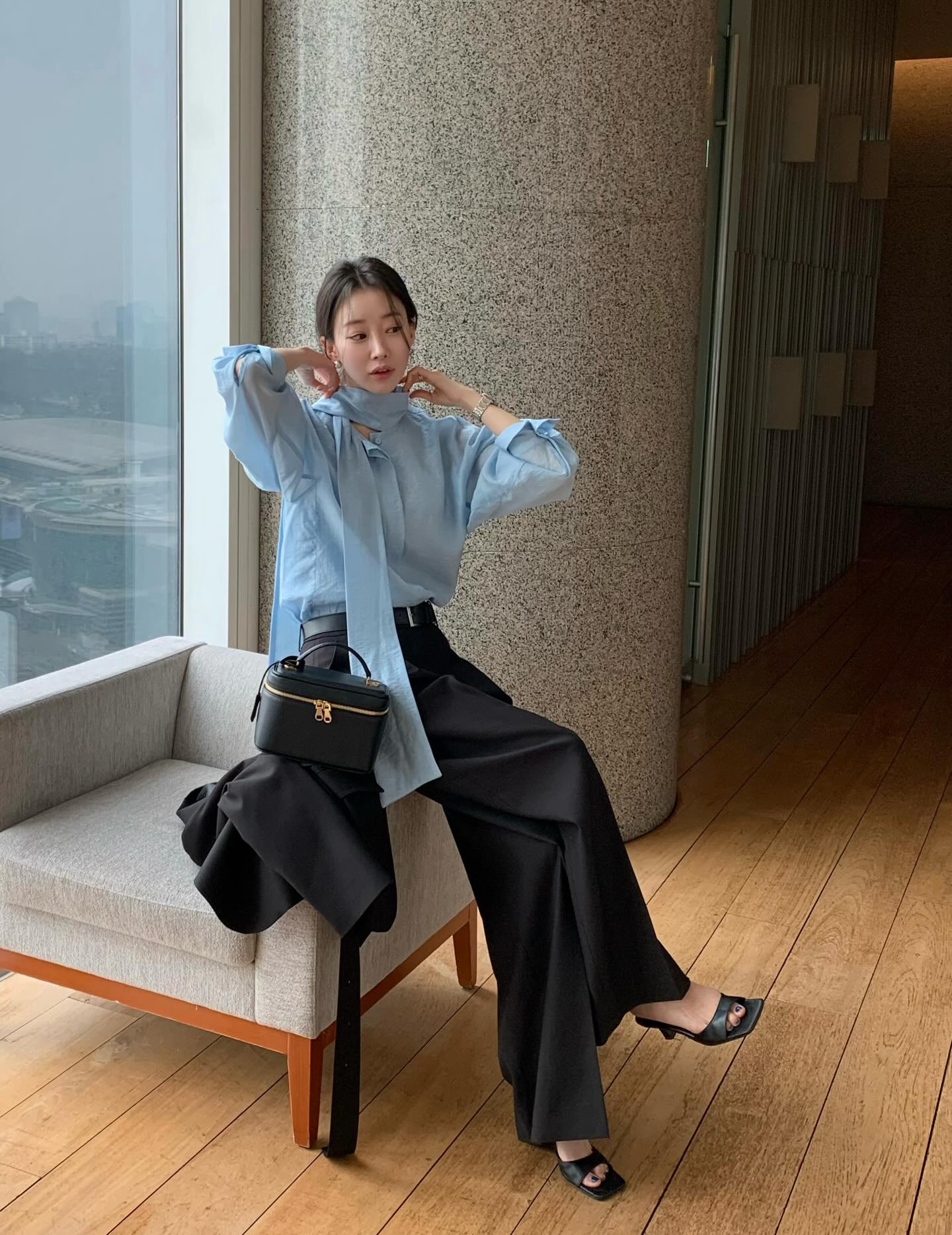 Phụ nữ tr&ecirc;n 40 tuổi n&ecirc;n mặc quần &acirc;u theo 4 c&aacute;ch, đảm bảo s&agrave;nh điệu v&agrave; tinh tế mọi l&uacute;c mọi nơi- Ảnh 2.