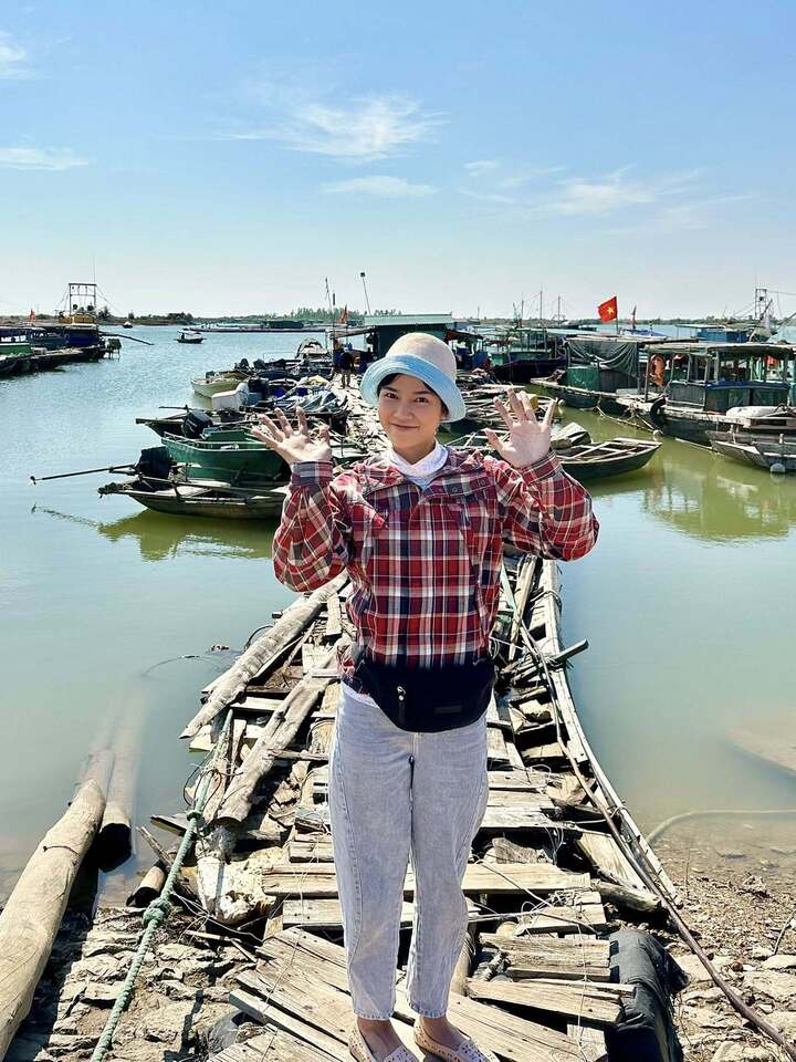 C&ocirc; g&aacute;i l&agrave;ng ch&agrave;i &ldquo;chửi như h&aacute;t&rdquo; g&acirc;y b&atilde;o phim VTV, ngo&agrave;i đời xinh đẹp ngỡ ng&agrave;ng- Ảnh 2.