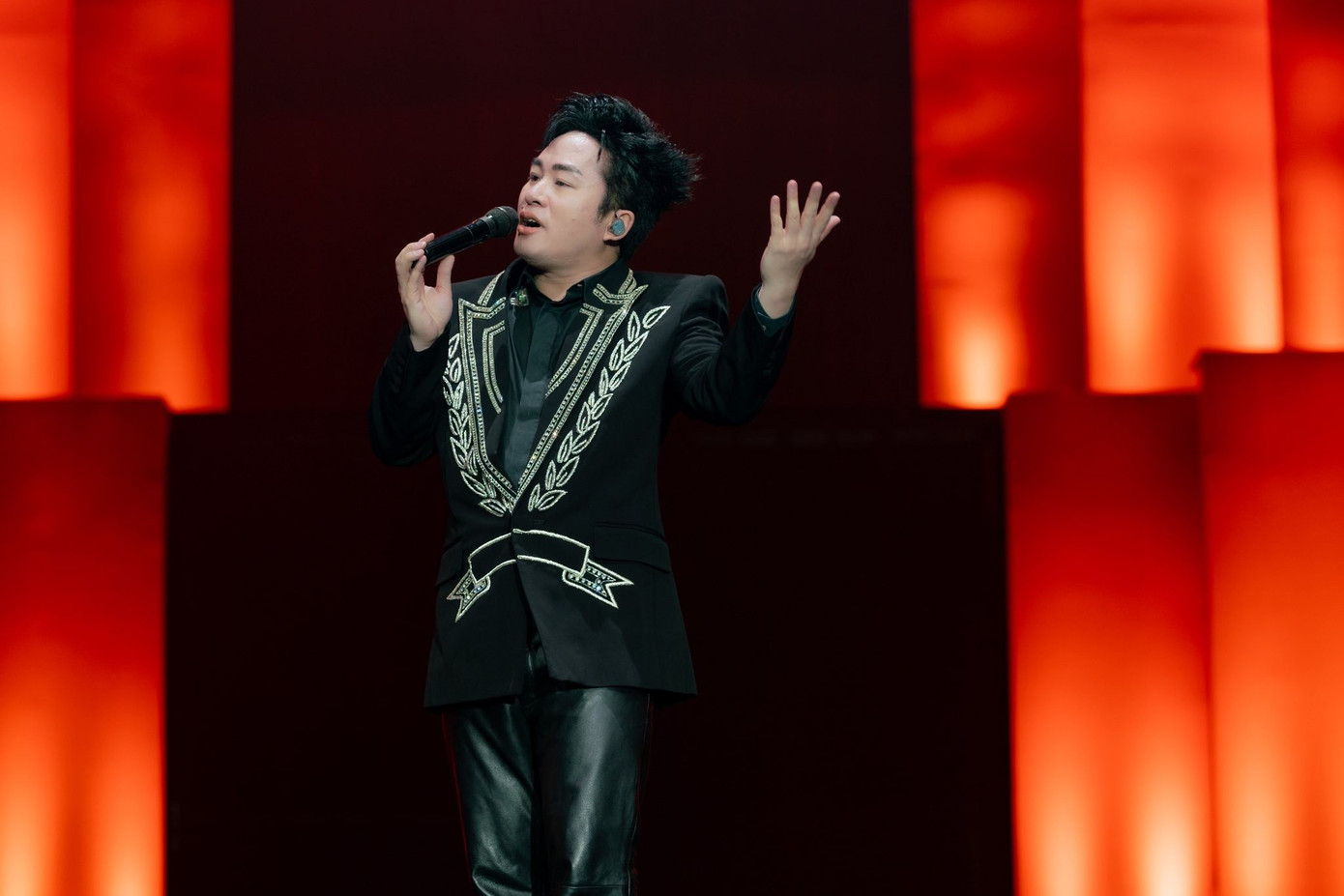 Một bản nhạc Việt g&acirc;y sốt 4 lần, đẩy T&ugrave;ng Dương v&agrave;o tranh c&atilde;i- Ảnh 3.