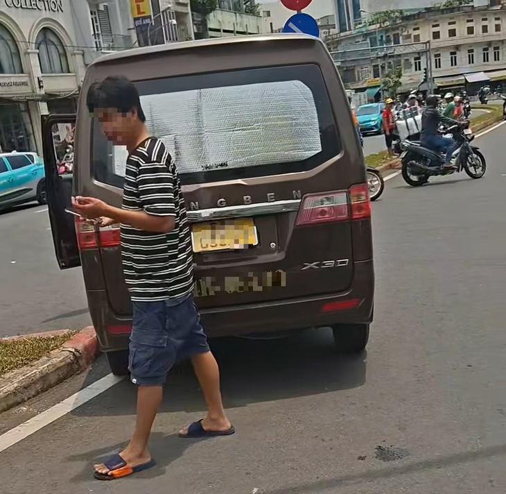 Xảy ra xô xát sau mâu thuẫn giao thông ở Chợ Lớn: Hai tài xế khai gì?- Ảnh 2. Xảy ra xô xát sau mâu thuẫn giao thông ở Chợ Lớn: Hai tài xế khai gì?- Ảnh 2.