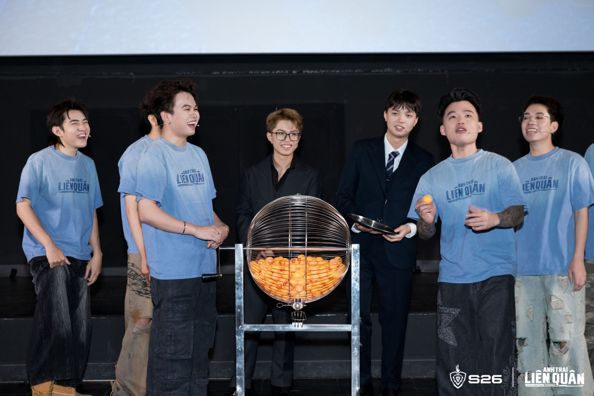 &ldquo;Anh Trai Li&ecirc;n Qu&acirc;n&rdquo; quậy tung fan meeting AOGS26: Triết - Karl visual căng đ&eacute;t, Lai B&acirc;ng - ADC h&oacute;a &ldquo;tiếp vi&ecirc;n tr&agrave; chanh&rdquo;- Ảnh 6.