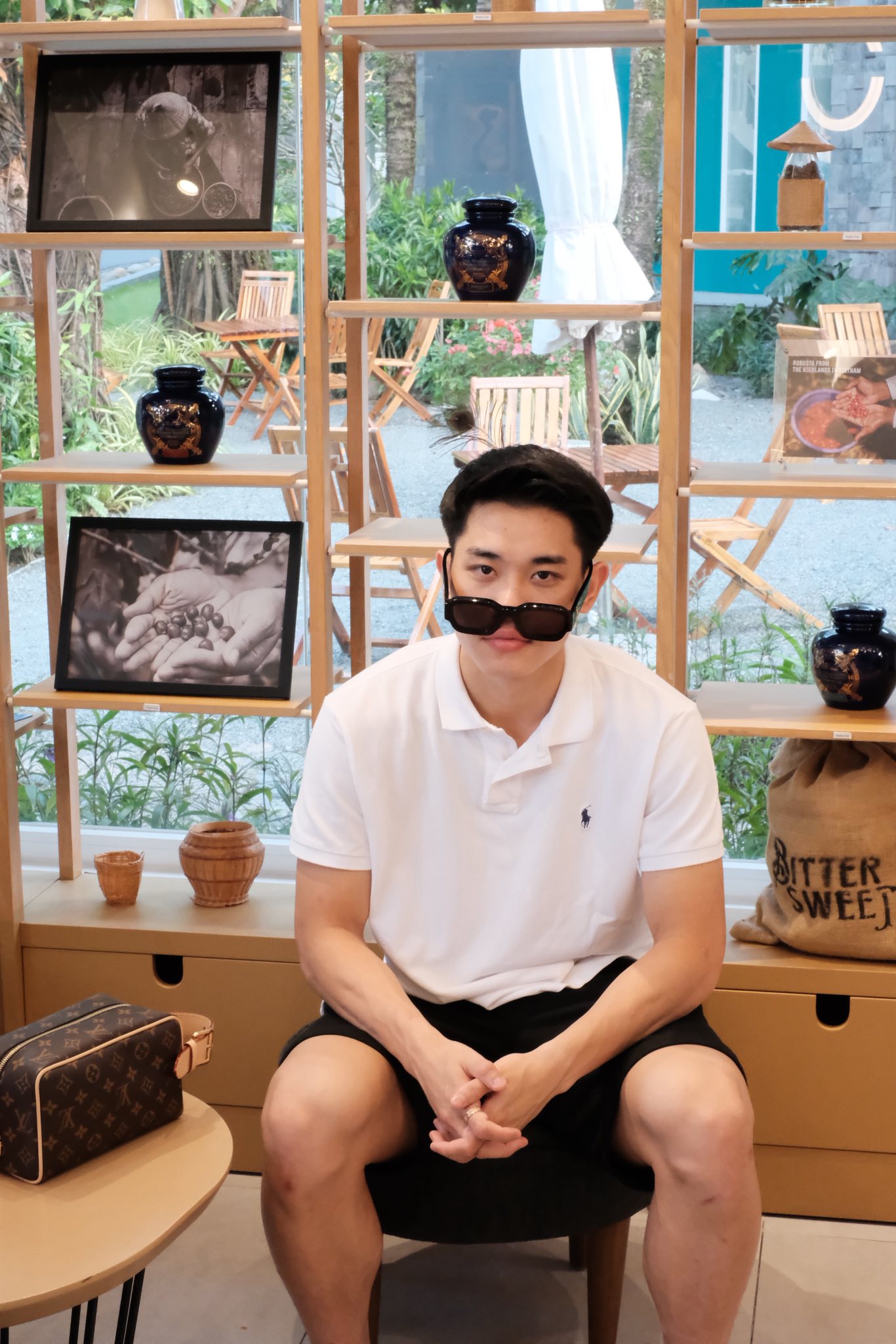 Đ&igrave;nh Bắc khoe body 6 m&uacute;i, đi đ&aacute; b&oacute;ng m&agrave; trắng ph&aacute;t s&aacute;ng- Ảnh 5.