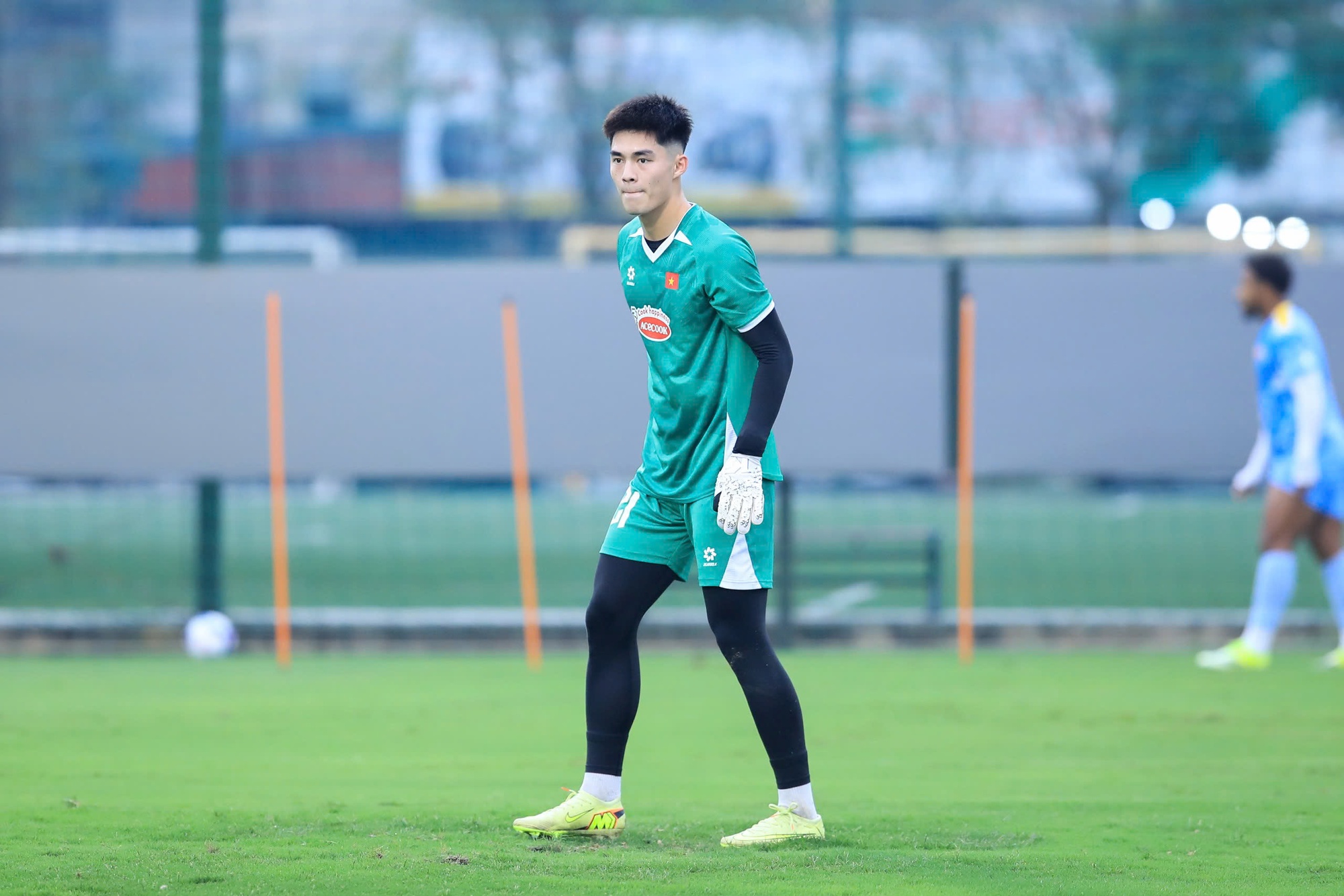 Visual s&aacute;ng bừng của thủ m&ocirc;n 1m91 Trung Ki&ecirc;n ở đội tuyển Việt Nam- Ảnh 4.