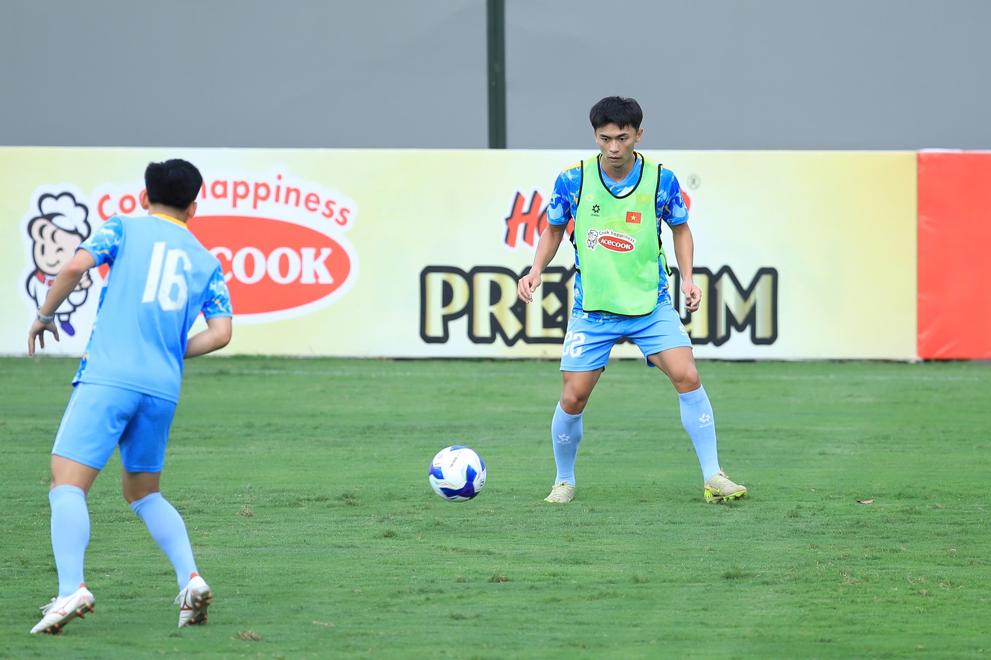 Trung Kiên đọ visual với Văn Lâm: Đúng chuẩn tuyển Việt Nam, cứ thủ môn là đẹp trai- Ảnh 11. Trung Kiên đọ visual với Văn Lâm: Đúng chuẩn tuyển Việt Nam, cứ thủ môn là đẹp trai- Ảnh 11.