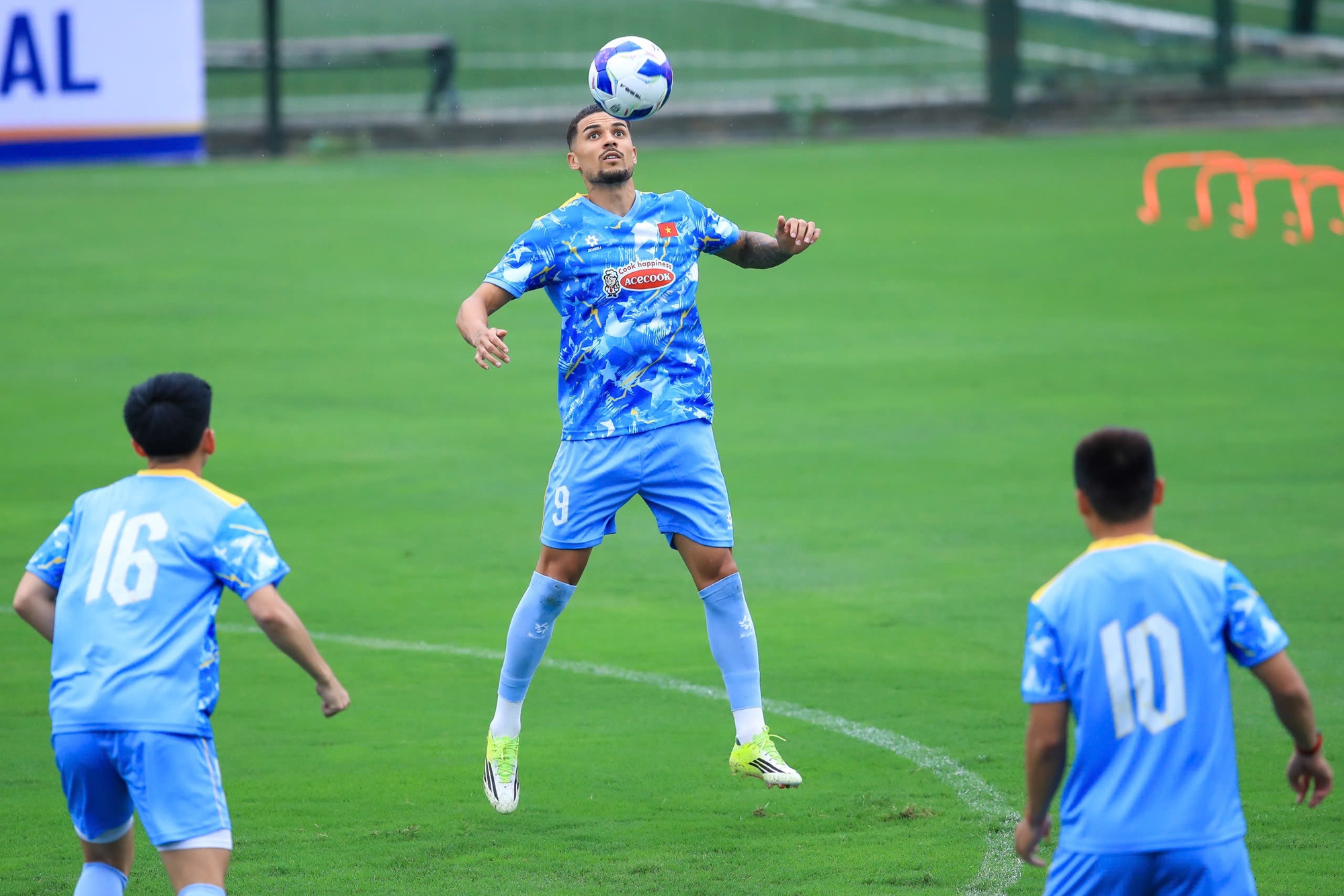 Visual s&aacute;ng bừng của thủ m&ocirc;n 1m91 Trung Ki&ecirc;n ở đội tuyển Việt Nam- Ảnh 11.