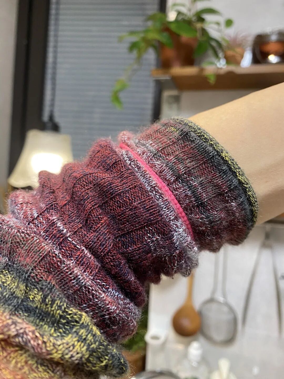 Sợi d&acirc;y chun 1.000 đồng tưởng v&ocirc; dụng - ai ngờ giải quyết được 11 rắc rối trong nh&agrave;, tiết kiệm cả trăm ngh&igrave;n mỗi th&aacute;ng- Ảnh 2.