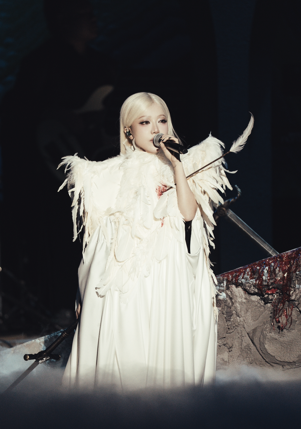 Giữa Một Vạn Tour của Ph&ugrave;ng Kh&aacute;nh Linh: Nhỏ m&agrave; c&oacute; v&otilde;- Ảnh 2.