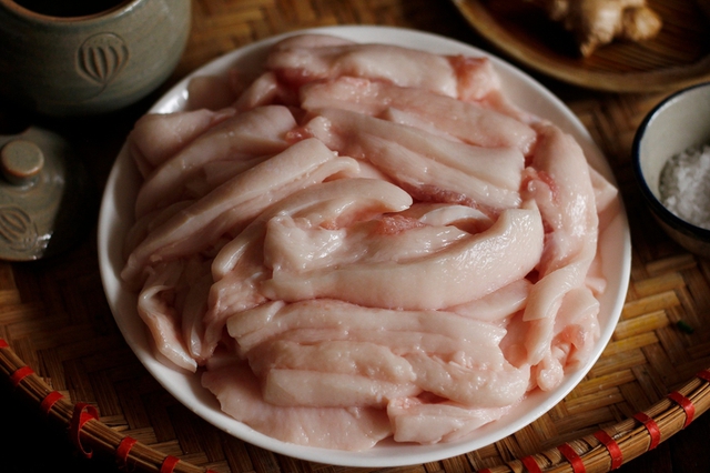 Kh&ocirc;ng chỉ b&eacute;o: Bệnh nh&acirc;n dạ d&agrave;y ăn mỡ lợn thường xuy&ecirc;n sẽ gặp nhiều rủi ro- Ảnh 1.