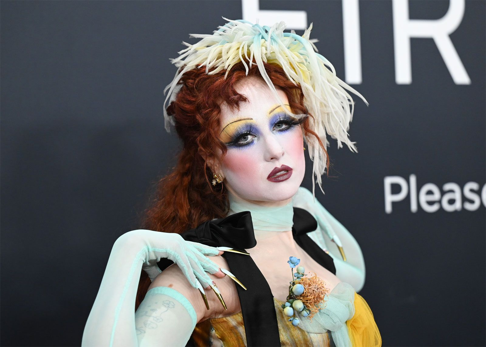 Ca sĩ mới nổi đe nẹt c&ocirc; b&eacute; 11 tuổi, ngờ đ&acirc;u đụng tr&uacute;ng tiểu thư 