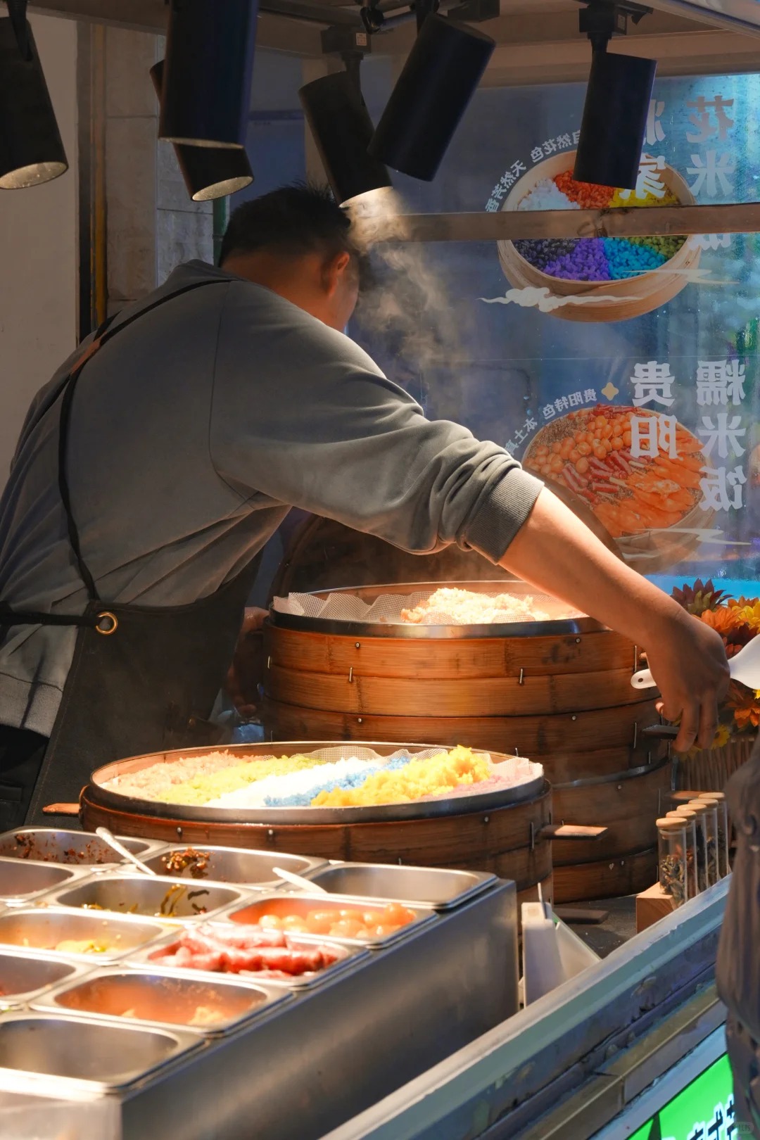 Đi chợ n&ocirc;ng sản đ&acirc;u chỉ mua rau, ấy l&agrave; cuộc "đổi ch&aacute;c" lấy sinh kh&iacute; mộc mạc, đủ sức chữa l&agrave;nh vạn bộn bề- Ảnh 16.