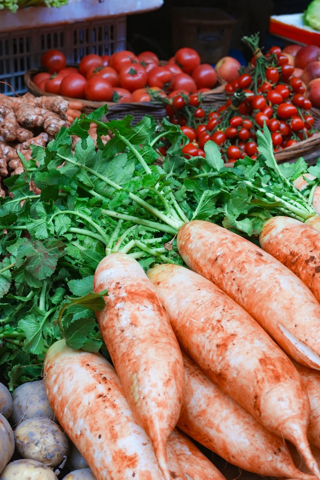 Đi chợ n&ocirc;ng sản đ&acirc;u chỉ mua rau, ấy l&agrave; cuộc "đổi ch&aacute;c" lấy sinh kh&iacute; mộc mạc, đủ sức chữa l&agrave;nh vạn bộn bề- Ảnh 5.