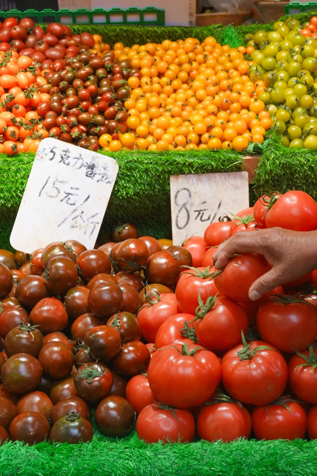 Đi chợ n&ocirc;ng sản đ&acirc;u chỉ mua rau, ấy l&agrave; cuộc "đổi ch&aacute;c" lấy sinh kh&iacute; mộc mạc, đủ sức chữa l&agrave;nh vạn bộn bề- Ảnh 12.