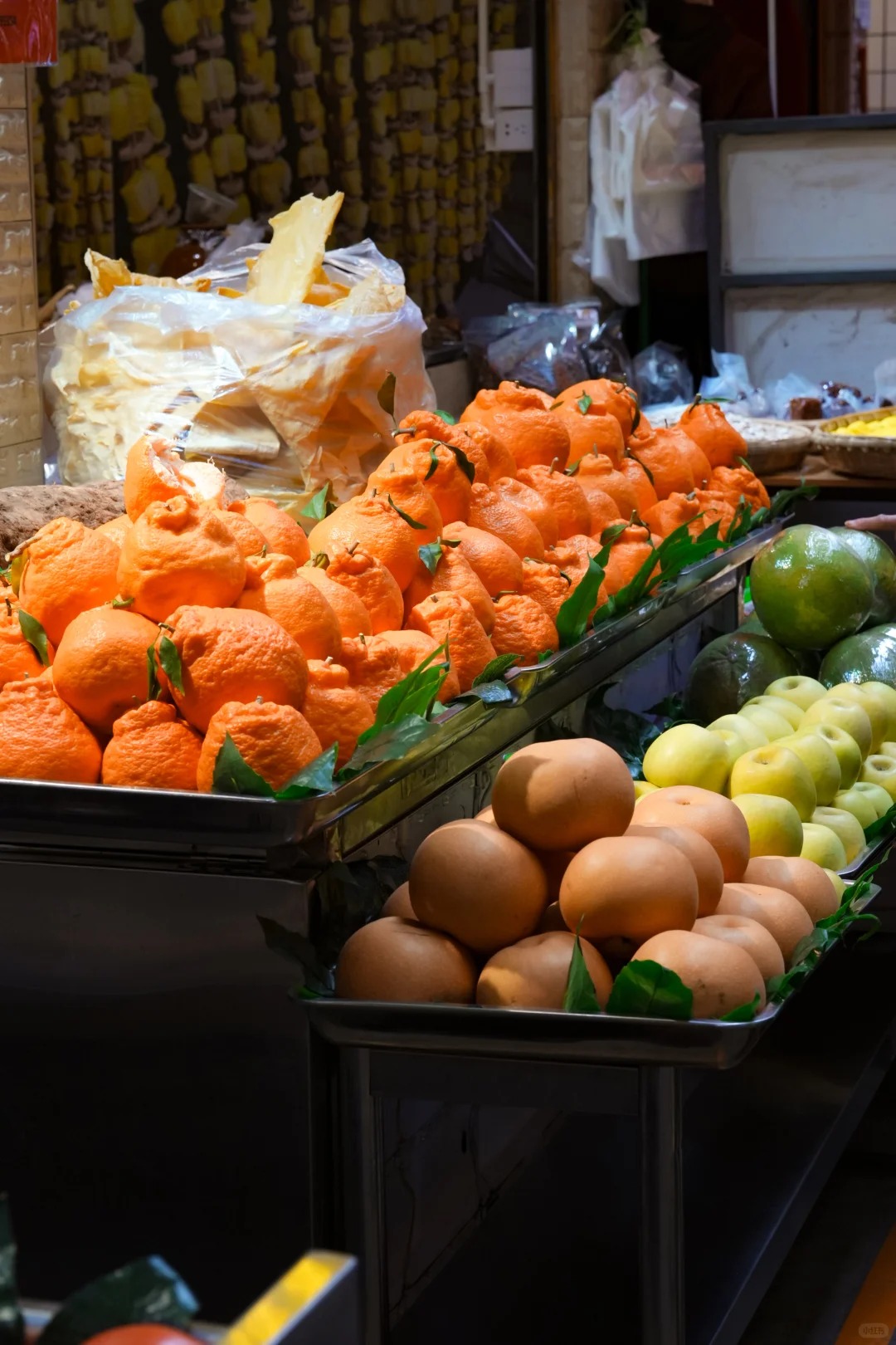 Đi chợ n&ocirc;ng sản đ&acirc;u chỉ mua rau, ấy l&agrave; cuộc "đổi ch&aacute;c" lấy sinh kh&iacute; mộc mạc, đủ sức chữa l&agrave;nh vạn bộn bề- Ảnh 10.