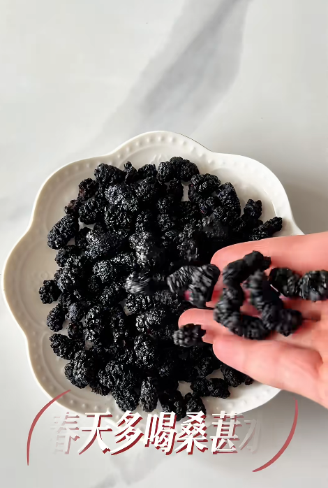 T&ocirc;i duy tr&igrave; 4 loại nước d&acirc;u tằm v&agrave; nhận ra da s&aacute;ng l&ecirc;n theo c&aacute;ch rất tự nhi&ecirc;n- Ảnh 1.