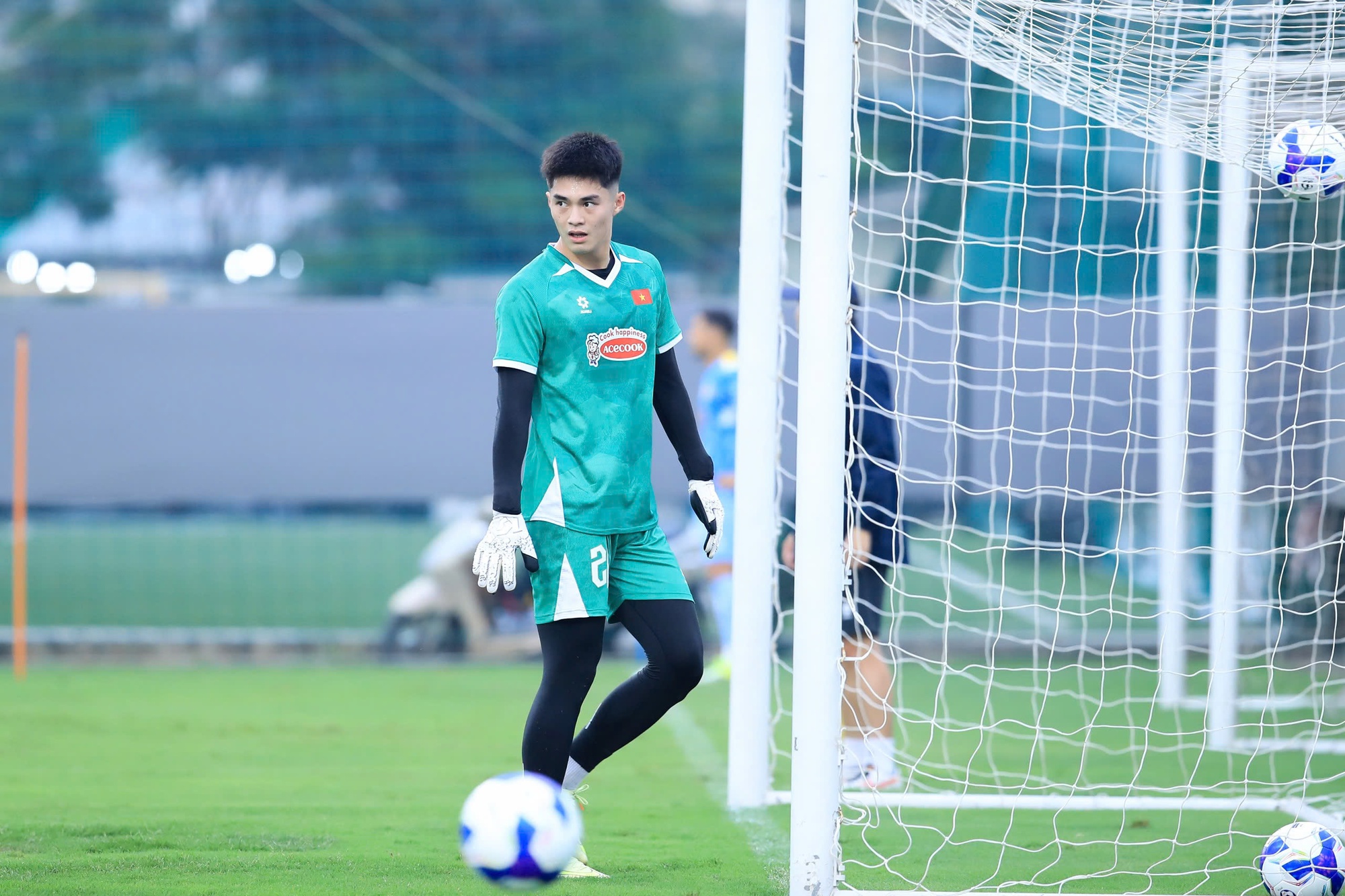 Visual s&aacute;ng bừng của thủ m&ocirc;n 1m91 Trung Ki&ecirc;n ở đội tuyển Việt Nam- Ảnh 5.
