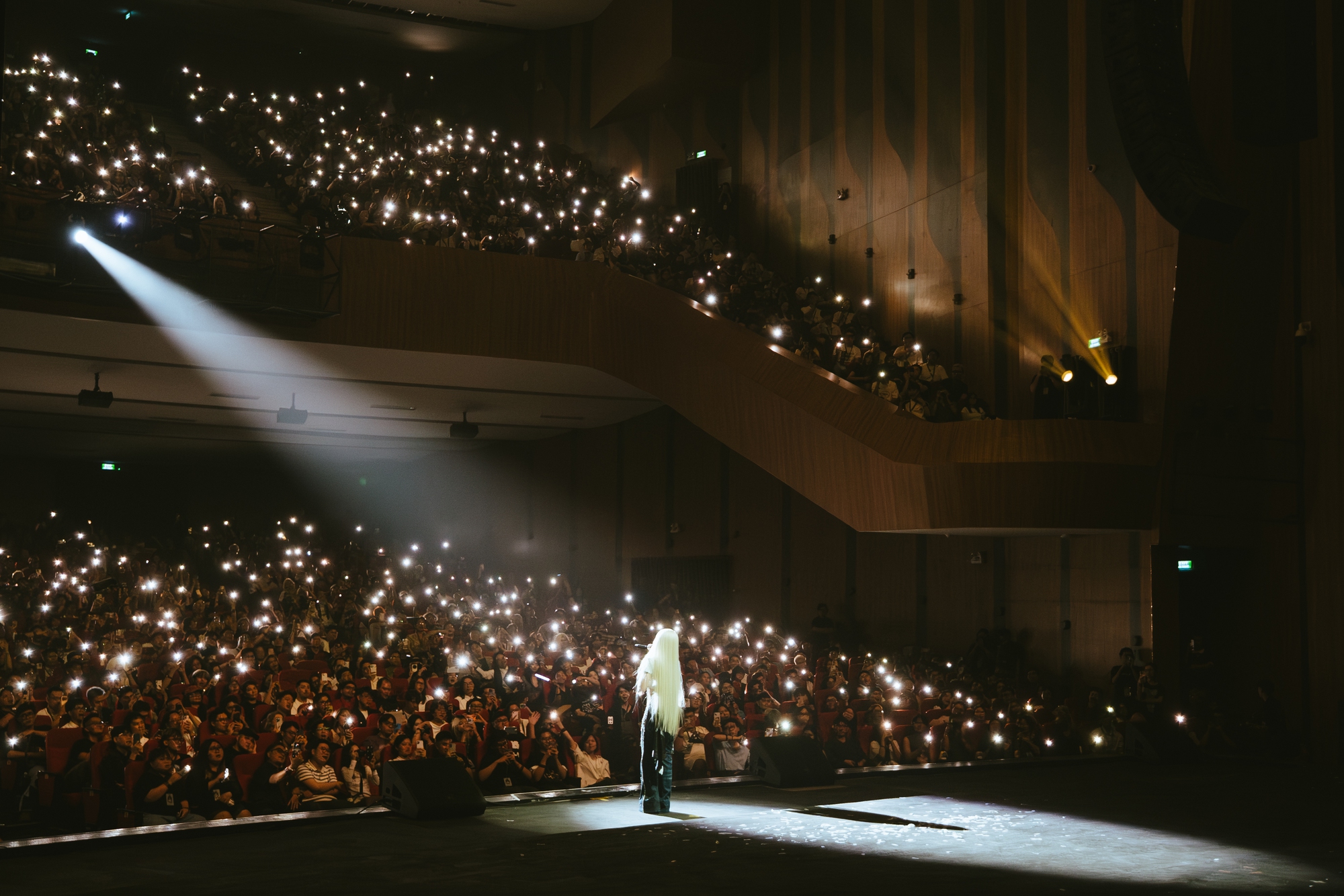 Giữa Một Vạn Tour của Ph&ugrave;ng Kh&aacute;nh Linh: Nhỏ m&agrave; c&oacute; v&otilde;- Ảnh 11.