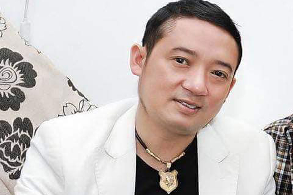 Nam nghệ sĩ Việt 4 lần kết h&ocirc;n với 3 người vợ: Từng trượt đại học 2 lần, sau đậu trường xịn s&ograve;- Ảnh 1.