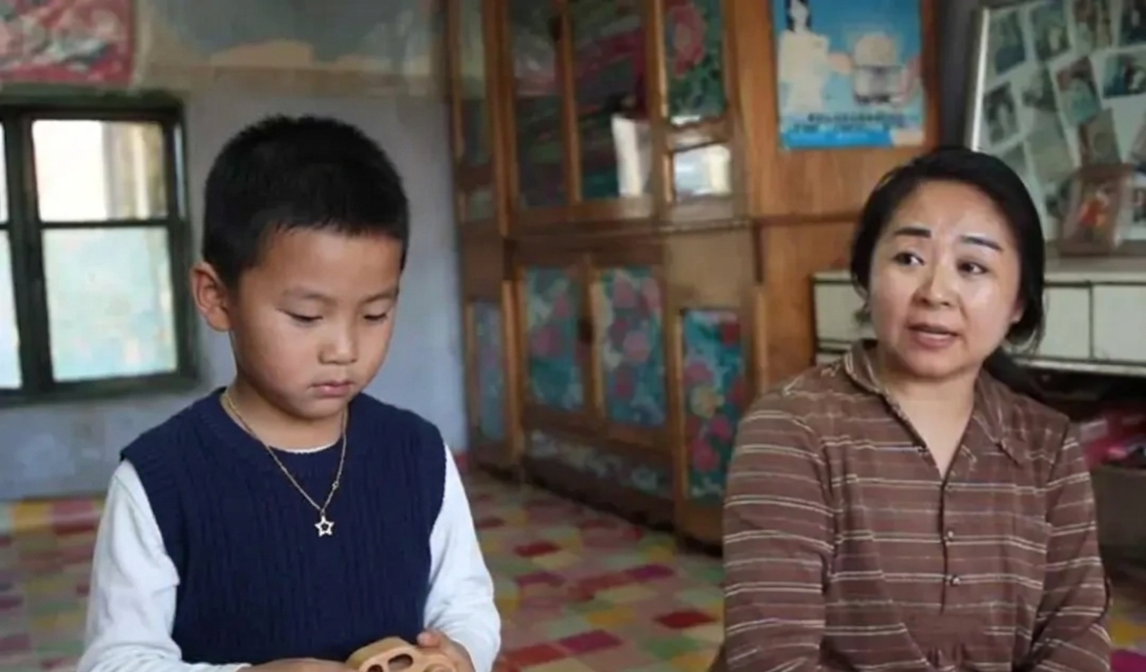 "B&agrave; đến ăn bữa miễn ph&iacute; nữa rồi" - Lời đứa trẻ khiến người b&agrave; rơi nước mắt, nguy&ecirc;n nh&acirc;n c&agrave;ng x&oacute;t xa- Ảnh 1.