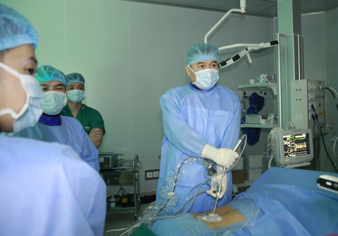 Từ cơn đau cổ vai g&aacute;y, ph&aacute;t hiện tho&aacute;t vị đĩa đệm - Ảnh 3.