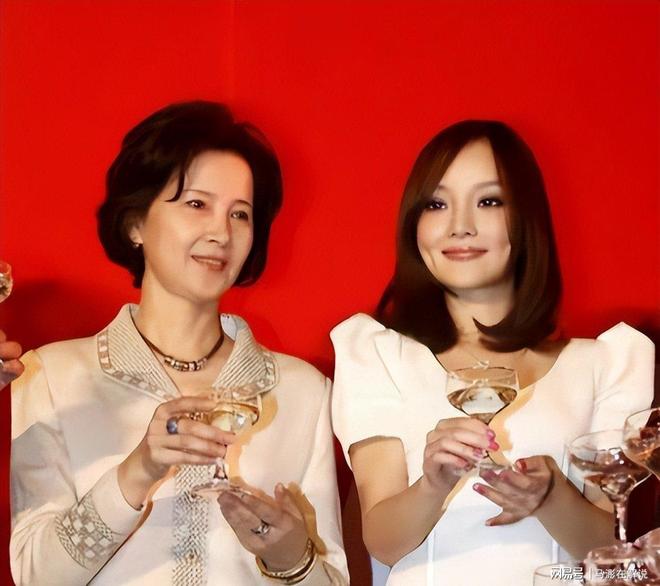 Mẹ L&yacute; Tiểu Lộ hối hận cả đời v&igrave; để con g&aacute;i lấy chồng &ldquo;đũa lệch&rdquo;- Ảnh 3.