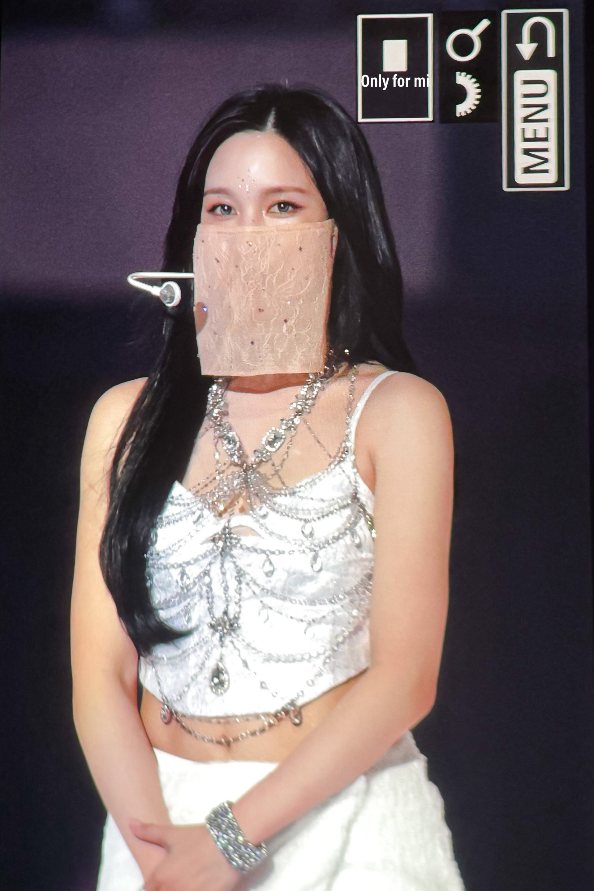 Nữ idol xinh đẹp giấu mặt to&agrave;n tập ở concert, fan tiếc tiền mua v&eacute; kh&ocirc;ng thấy thần tượng, sự thật lại bất ngờ v&ocirc; c&ugrave;ng- Ảnh 4.