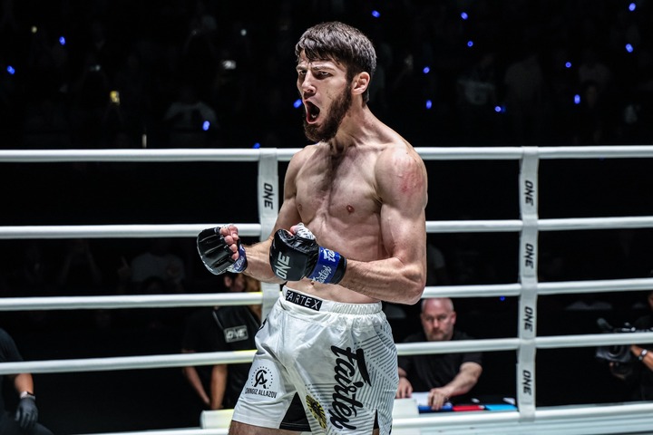 Đấm huyền thoại Th&aacute;i Lan nhập viện, cao thủ Nga hụt đai v&ocirc; địch v&igrave; l&yacute; do bất ngờ- Ảnh 1.