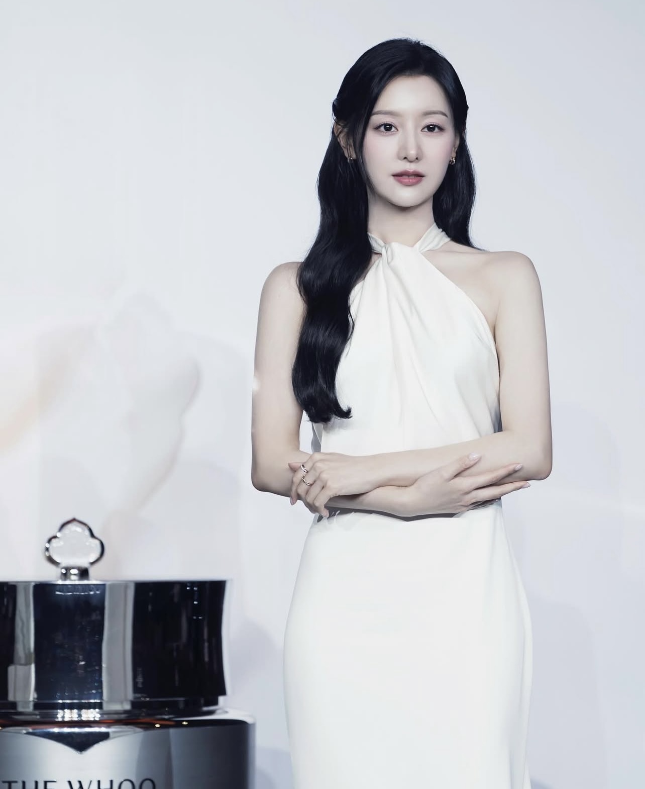 Kim Ji Won ra s&acirc;n bay th&ocirc;i cũng to&aacute;t ra &ldquo;đầy m&ugrave;i tiền&rdquo;- Ảnh 8.