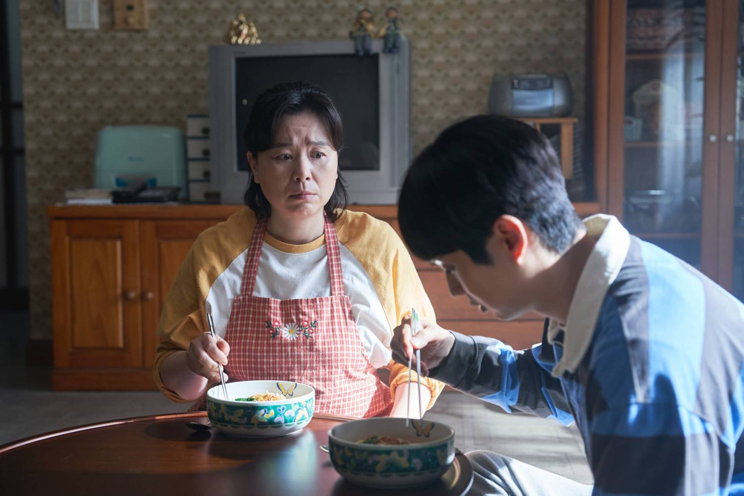 Đếm Ng&agrave;y Xa Mẹ: Kh&oacute;c th&igrave; chưa tới, d&agrave;i th&igrave; qu&aacute; tay- Ảnh 2.