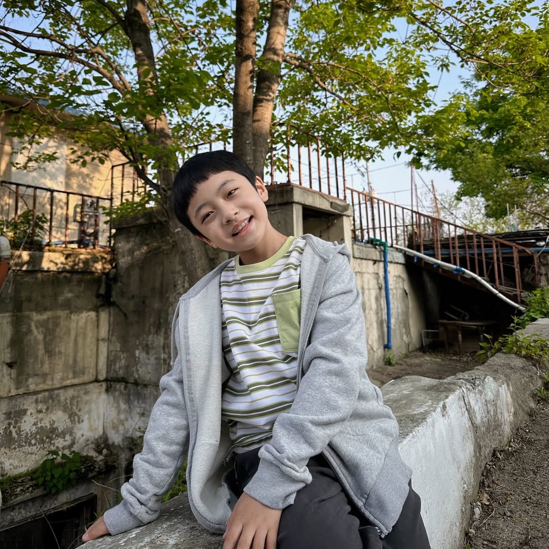 Cậu bé đóng vai con gái Kim Tae Hee dậy thì thành công sau 6 năm, cả ngoại hình lẫn sự nghiệp đều đáng nể- Ảnh 5. Cậu bé đóng vai con gái Kim Tae Hee dậy thì thành công sau 6 năm, cả ngoại hình lẫn sự nghiệp đều đáng nể- Ảnh 5.