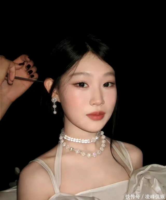 Con g&aacute;i sinh năm 2006 của một diễn vi&ecirc;n h&agrave;i bị ch&ecirc; bai v&igrave; k&eacute;m xinh, 12 năm sau "lột x&aacute;c" đẳng cấp- Ảnh 5.