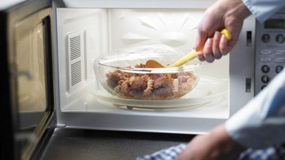 H&acirc;m lại thức ăn thừa: L&agrave;m sao để an to&agrave;n m&agrave; vẫn ngon như mới?- Ảnh 2.