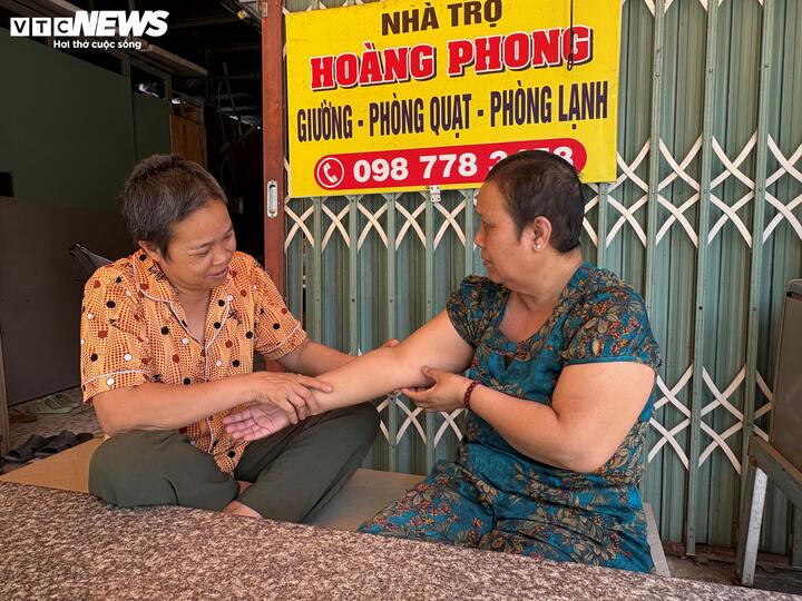 Nghẹn l&ograve;ng cảnh người phụ nữ ung thư đeo ống dẫn lưu, lủi thủi nấu bữa trưa- Ảnh 5.