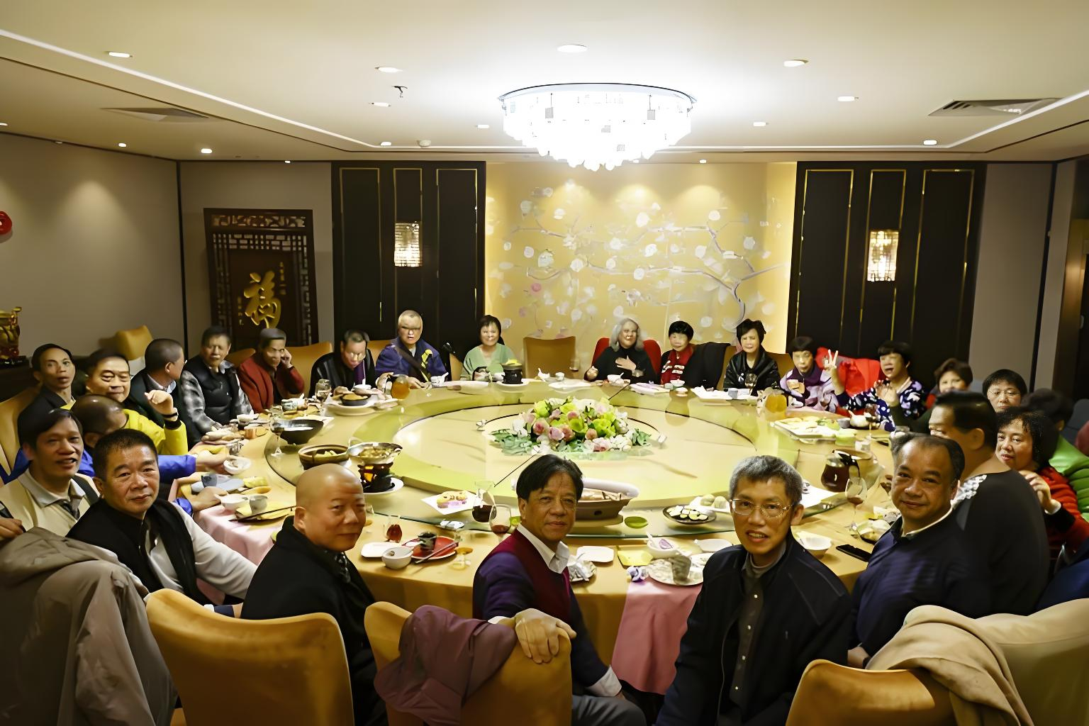 Đi họp lớp, bạn b&egrave; khoe l&agrave;m gi&aacute;m đốc, trưởng ph&ograve;ng, t&ocirc;i n&oacute;i m&igrave;nh l&agrave;m shipper: Về đến nh&agrave;, nhận được tin nhắn kh&oacute; c&oacute; thể qu&ecirc;n- Ảnh 1.