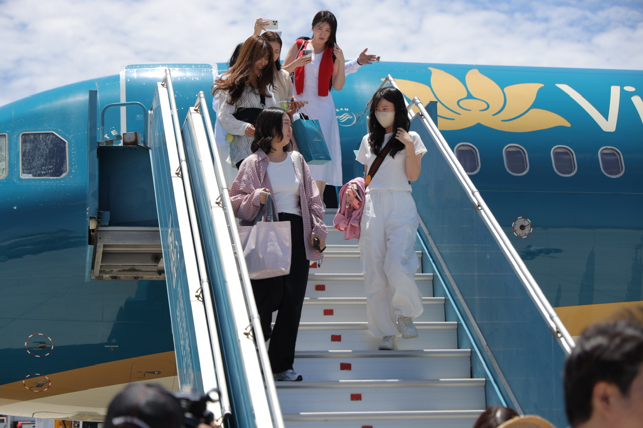 Kh&aacute;ch H&agrave;n chuyển sang du lịch tự t&uacute;c, định h&igrave;nh lại du lịch Việt Nam- Ảnh 2.