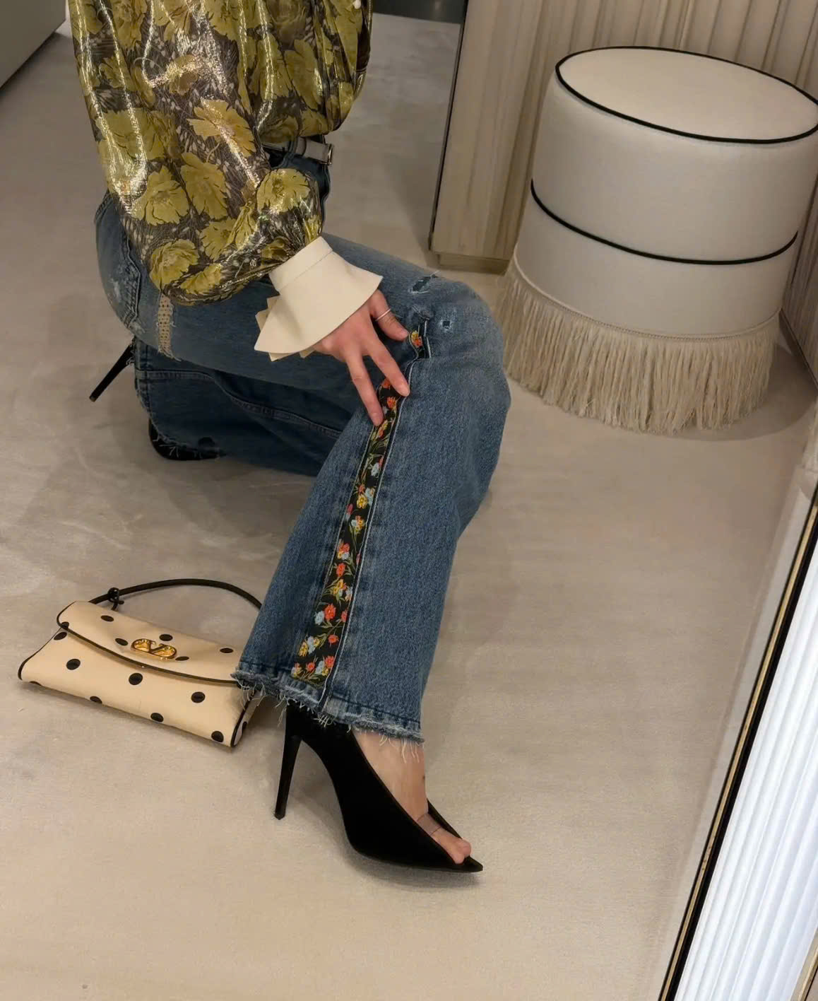 Gi&agrave;y "m&oacute;ng ngựa" của Valentino: 27 triệu đồng cho một thứ khiến ch&acirc;n bạn vừa to vừa kh&ocirc;ng thẩm mỹ c&oacute; xứng đ&aacute;ng?- Ảnh 4.