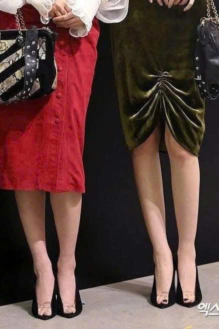 Gi&agrave;y "m&oacute;ng ngựa" của Valentino: 27 triệu đồng cho một thứ khiến ch&acirc;n bạn vừa to vừa kh&ocirc;ng thẩm mỹ c&oacute; xứng đ&aacute;ng?- Ảnh 2.