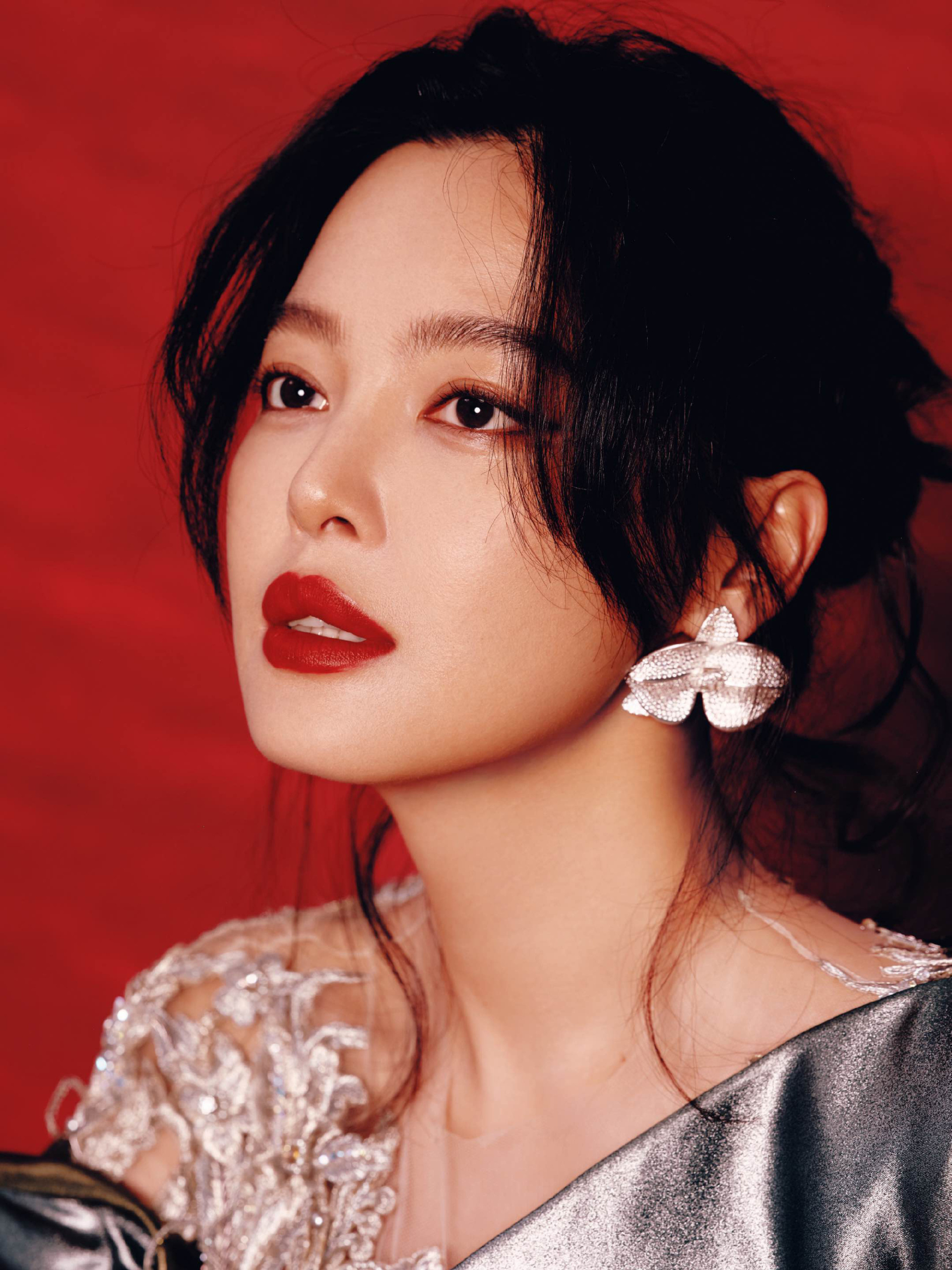 Mỹ nh&acirc;n phim cung đấu ăn đậu hủ thối v&ocirc; tư nhả v&agrave;o tay trợ l&yacute;- Ảnh 7.