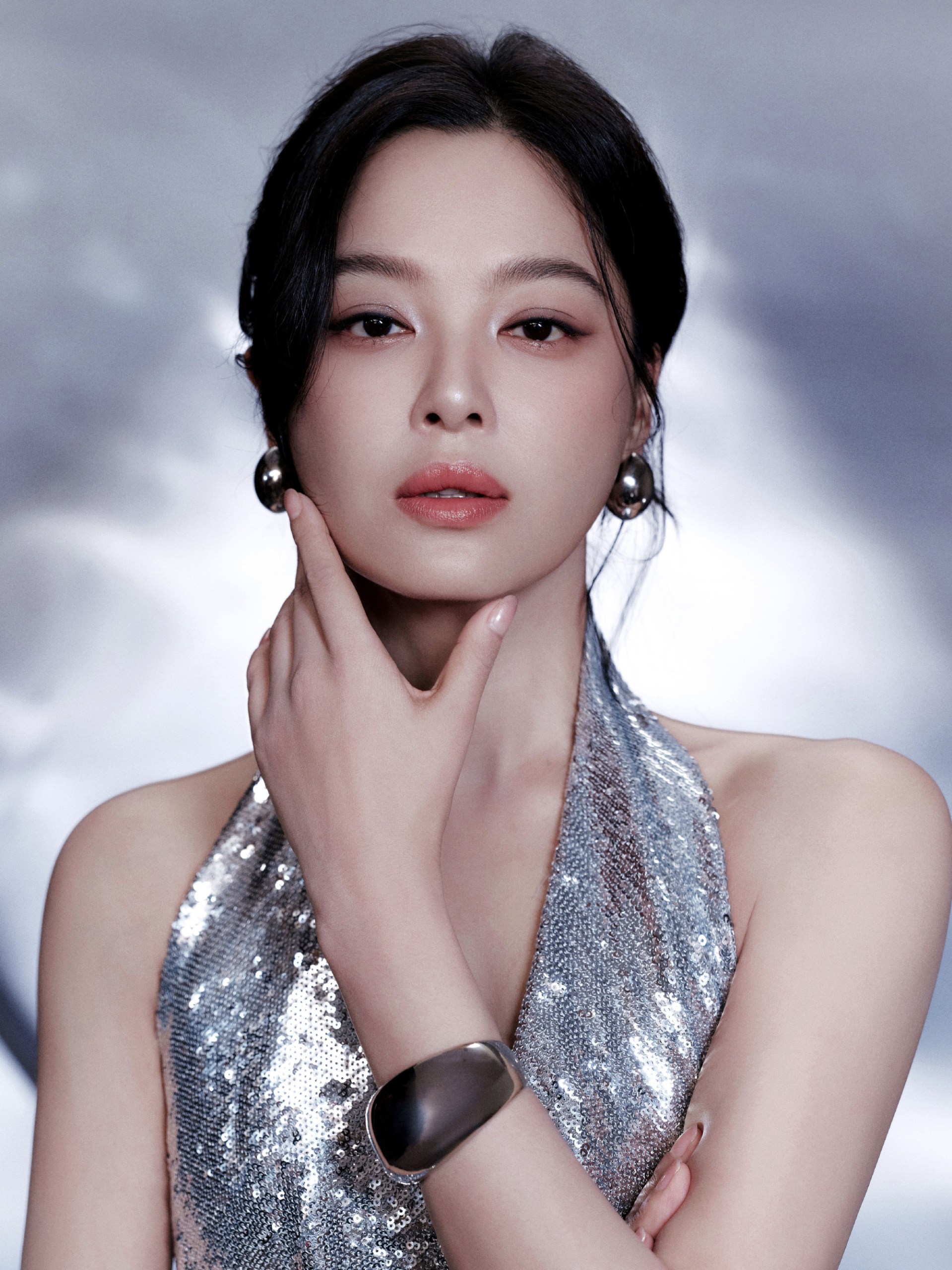 Mỹ nh&acirc;n phim cung đấu ăn đậu hủ thối v&ocirc; tư nhả v&agrave;o tay trợ l&yacute;- Ảnh 6.