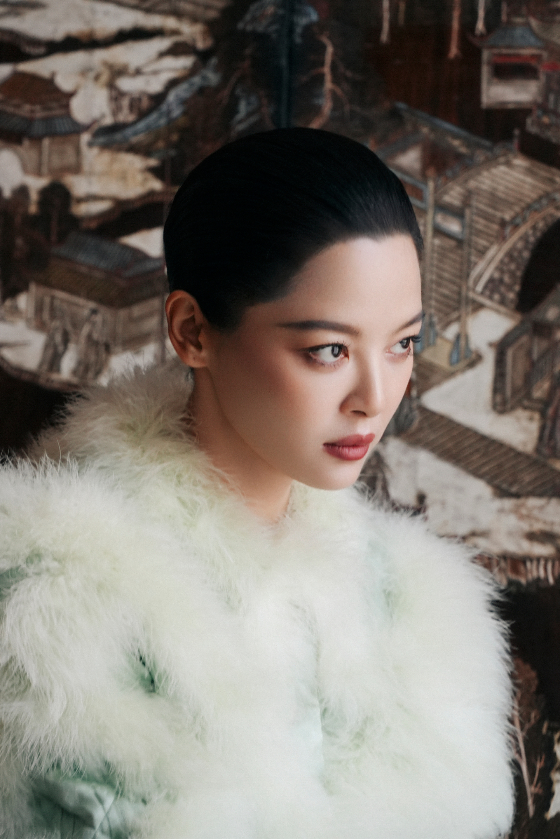 Mỹ nh&acirc;n phim cung đấu ăn đậu hủ thối v&ocirc; tư nhả v&agrave;o tay trợ l&yacute;- Ảnh 2.