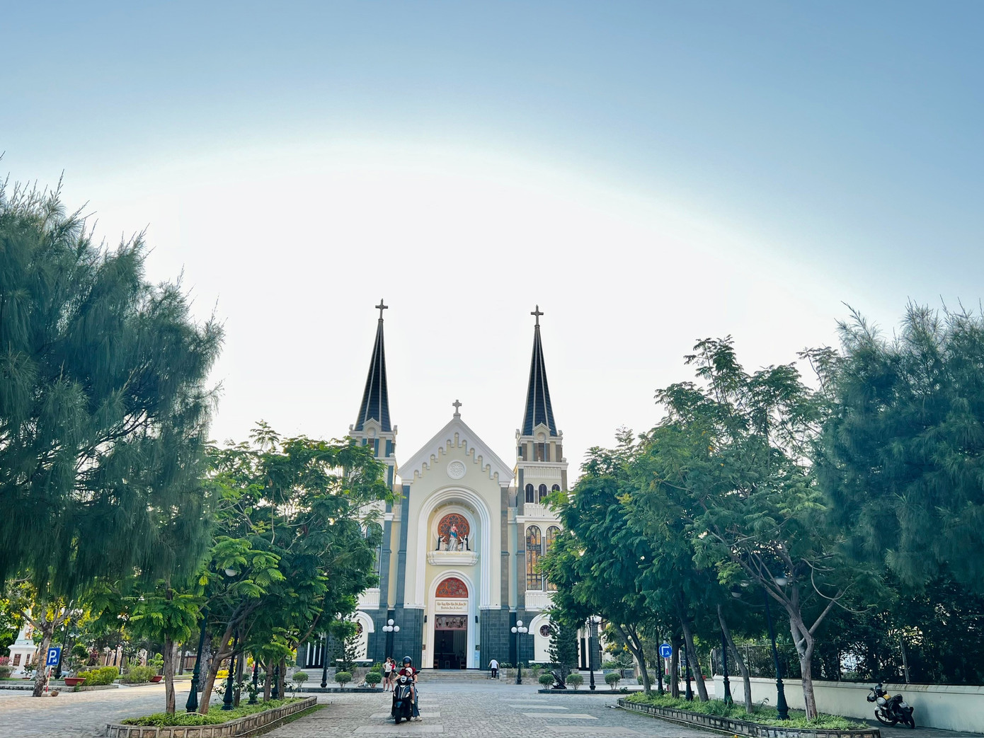 Chi&ecirc;m ngưỡng nh&agrave; thờ tuyệt đẹp ở Nha Trang- Ảnh 2.