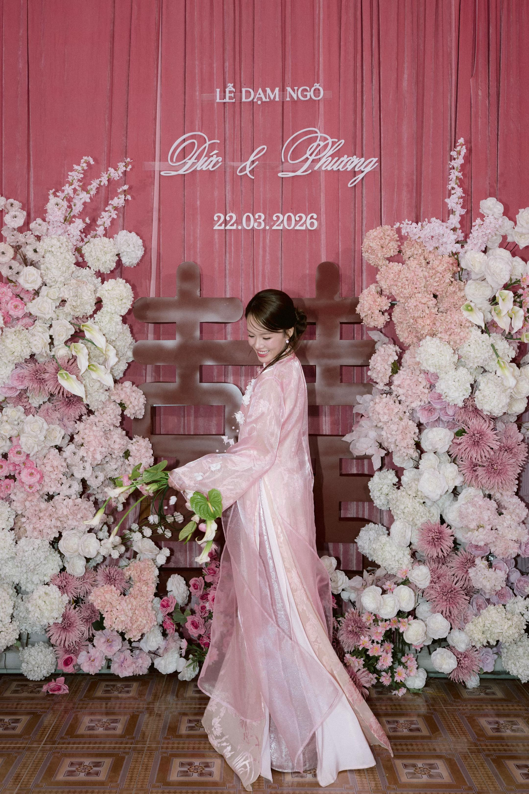 C&ocirc; d&acirc;u hot nhất TikTok h&ocirc;m nay: Diện &aacute;o d&agrave;i xinh ph&aacute;t s&aacute;ng, cả c&otilde;i mạng "ăn cưới online"- Ảnh 7.