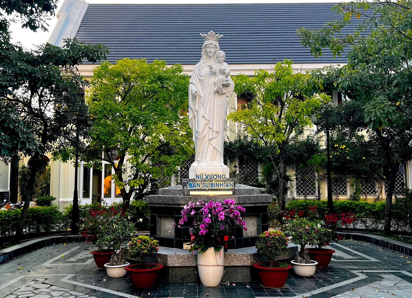 Chi&ecirc;m ngưỡng nh&agrave; thờ tuyệt đẹp ở Nha Trang- Ảnh 7.