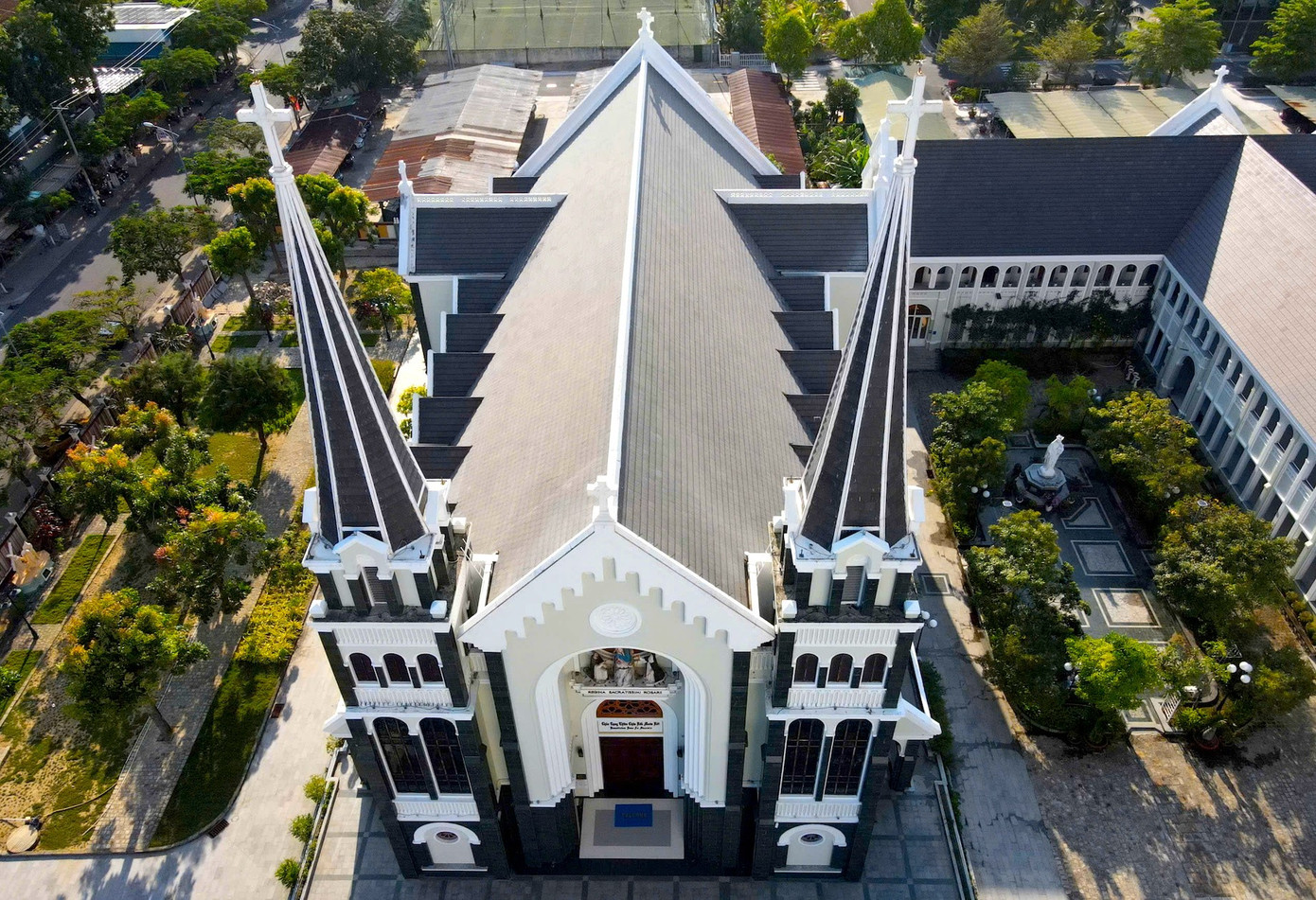 Chi&ecirc;m ngưỡng nh&agrave; thờ tuyệt đẹp ở Nha Trang- Ảnh 3.