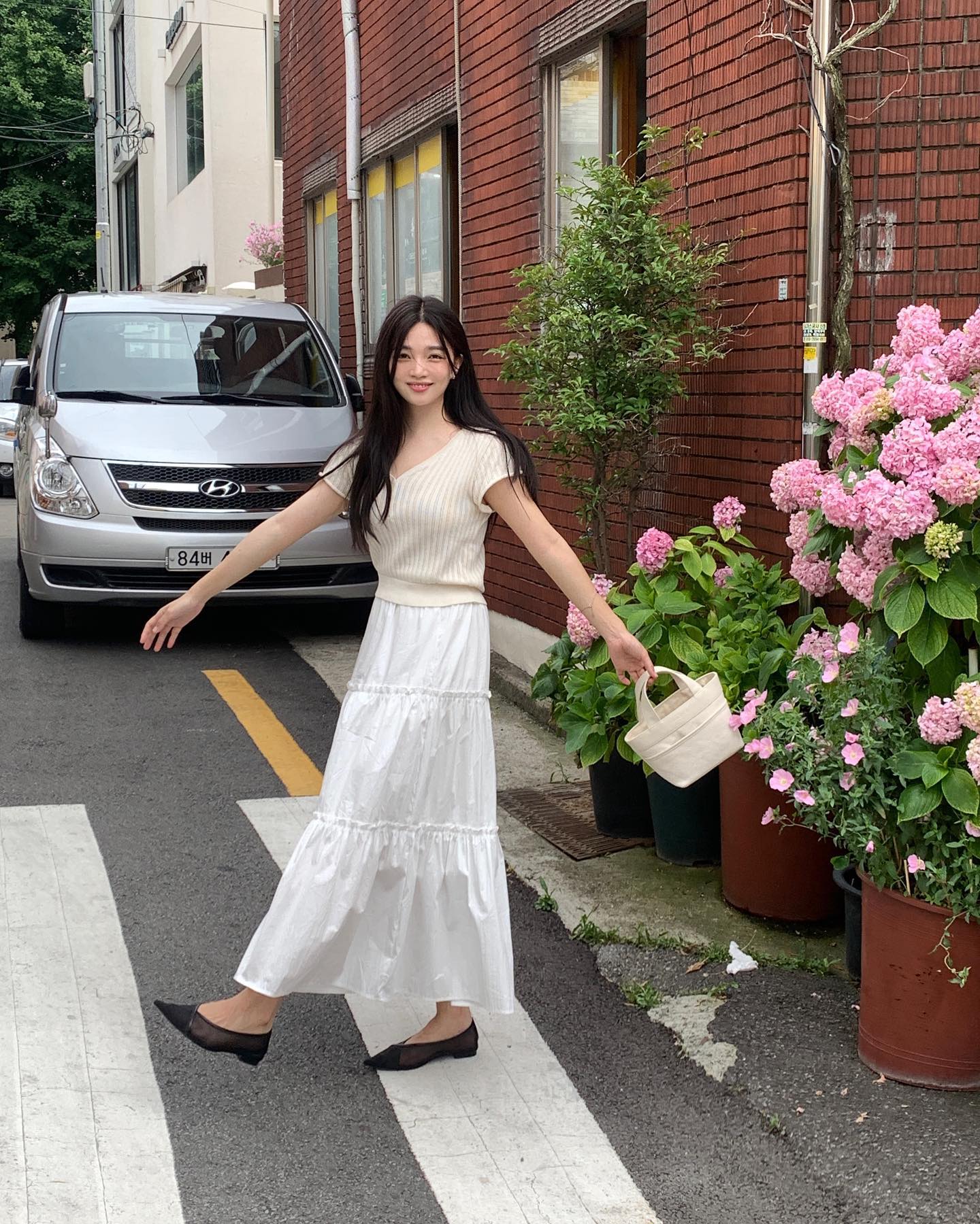 5 c&ocirc;ng thức diện đồ m&agrave;u trung t&iacute;nh đơn giản nhưng si&ecirc;u cuốn h&uacute;t, mặc đẹp chỉ trong 3 ph&uacute;t l&agrave; c&oacute; thật- Ảnh 7.