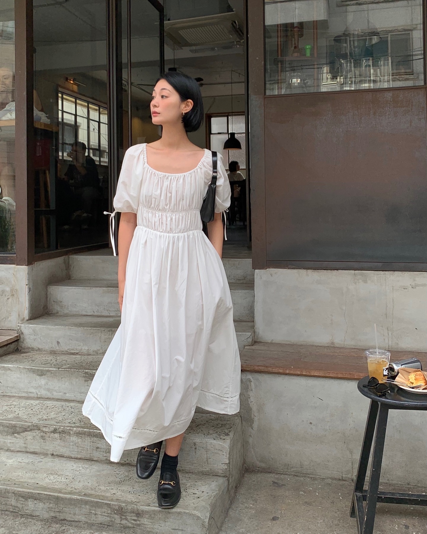 5 c&ocirc;ng thức diện đồ m&agrave;u trung t&iacute;nh đơn giản nhưng si&ecirc;u cuốn h&uacute;t, mặc đẹp chỉ trong 3 ph&uacute;t l&agrave; c&oacute; thật- Ảnh 9.